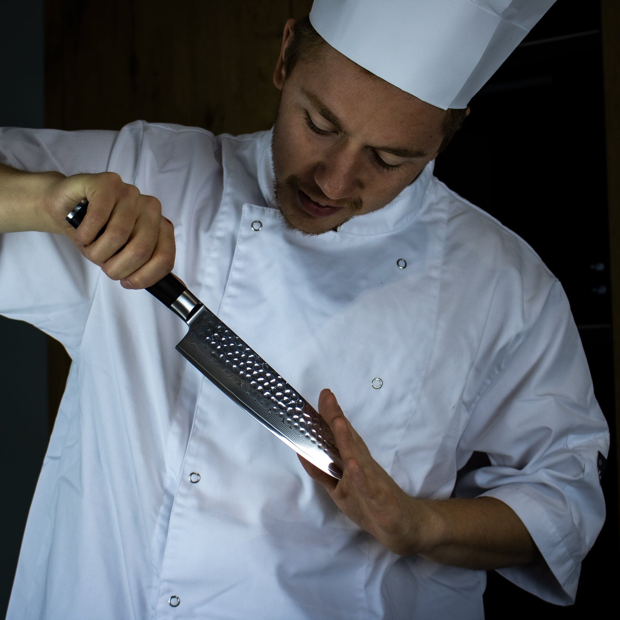 Japanese Hammered Damascus Santoku Knife – 7.1 inches (18 cm) Precision Blade