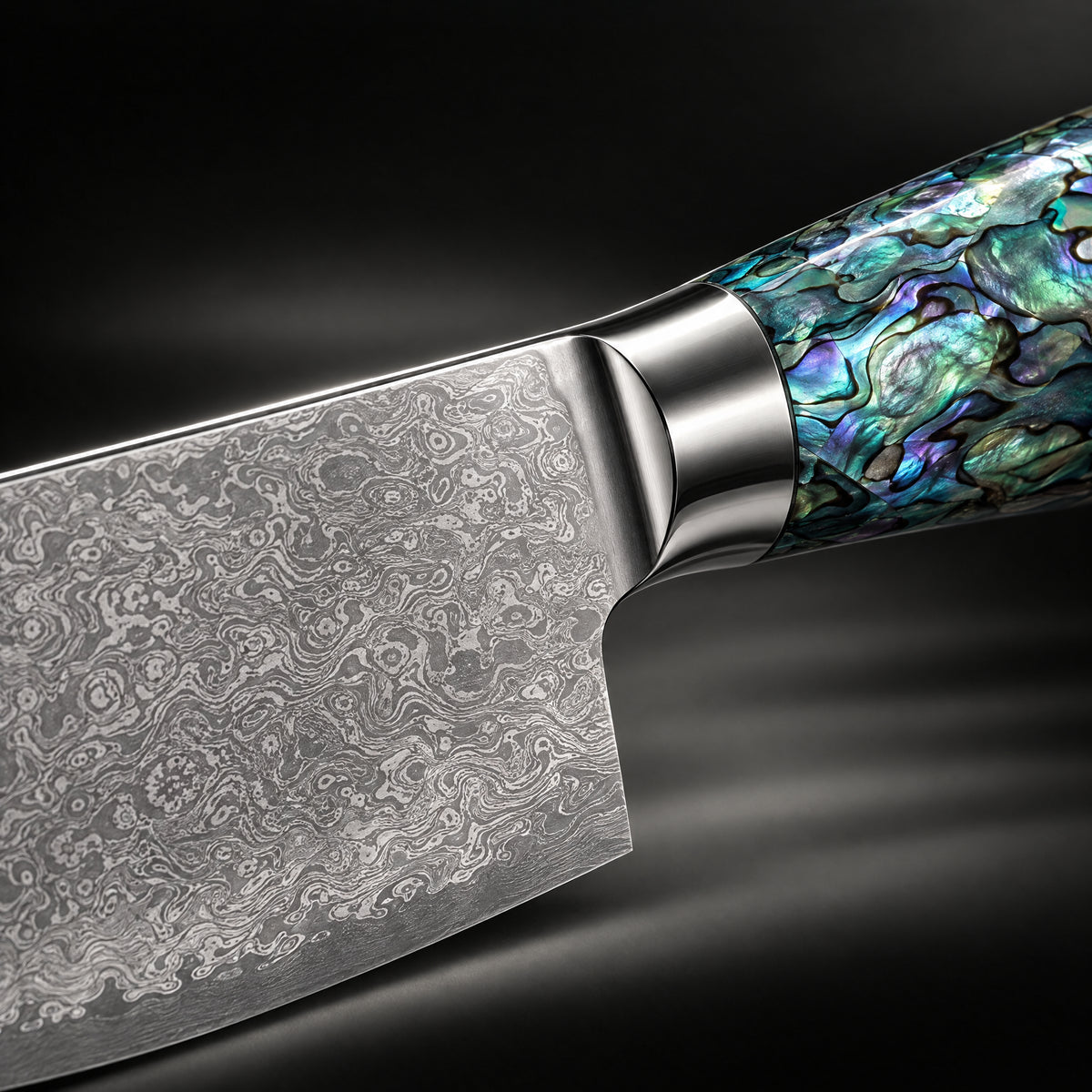 Close-up of the gekko cleaver knife blade and handle