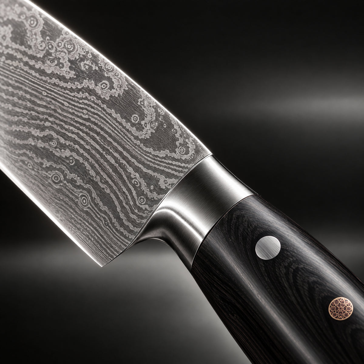 Close-up of the guren damascus knife set blade and handle