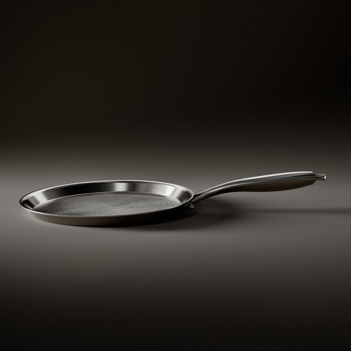 Side view of the Okura titanium crêpe pan