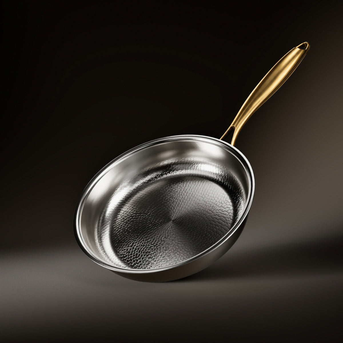 Okura hammered titanium pan, Limited Edition with gold-coloured handle